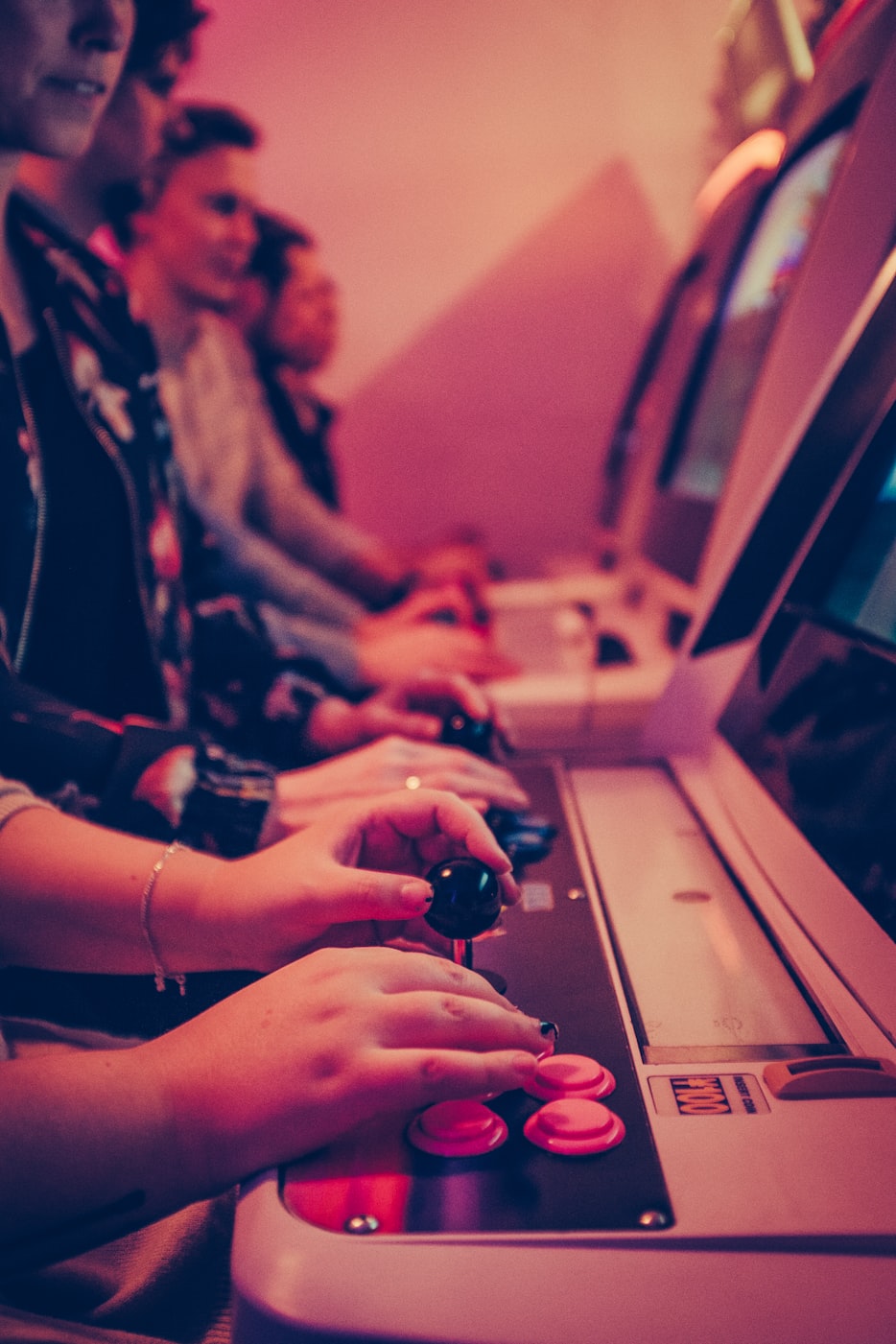 女性游戏陪玩服务，如何挑选？安全吗？费用多少？