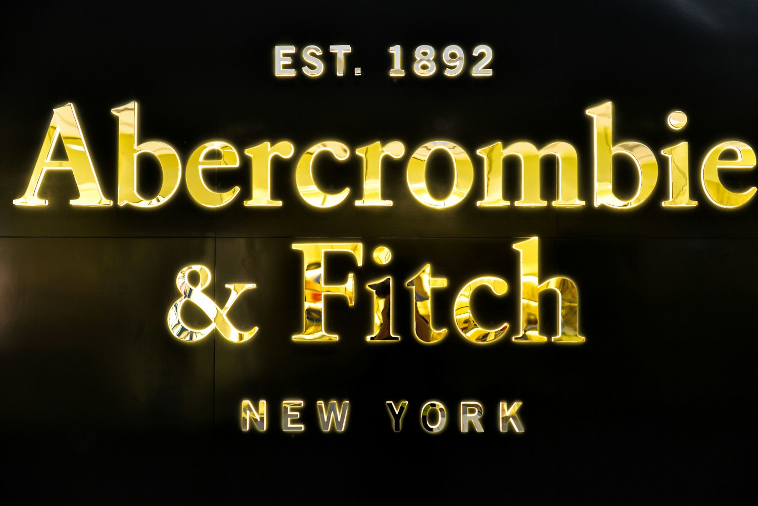 比心游戏陪玩自我介绍, 如何打造吸引人的个人品牌？