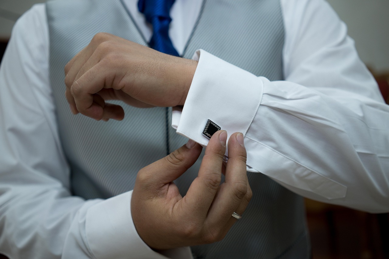 如何查看微信游戏好友动态，提升游戏体验？