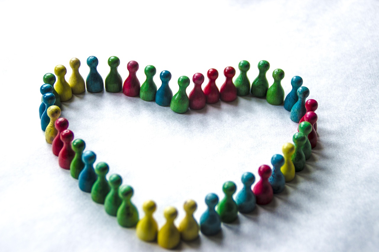 如何在恋之农场游戏中与好友共同种植作物，提升效率又增进友谊？