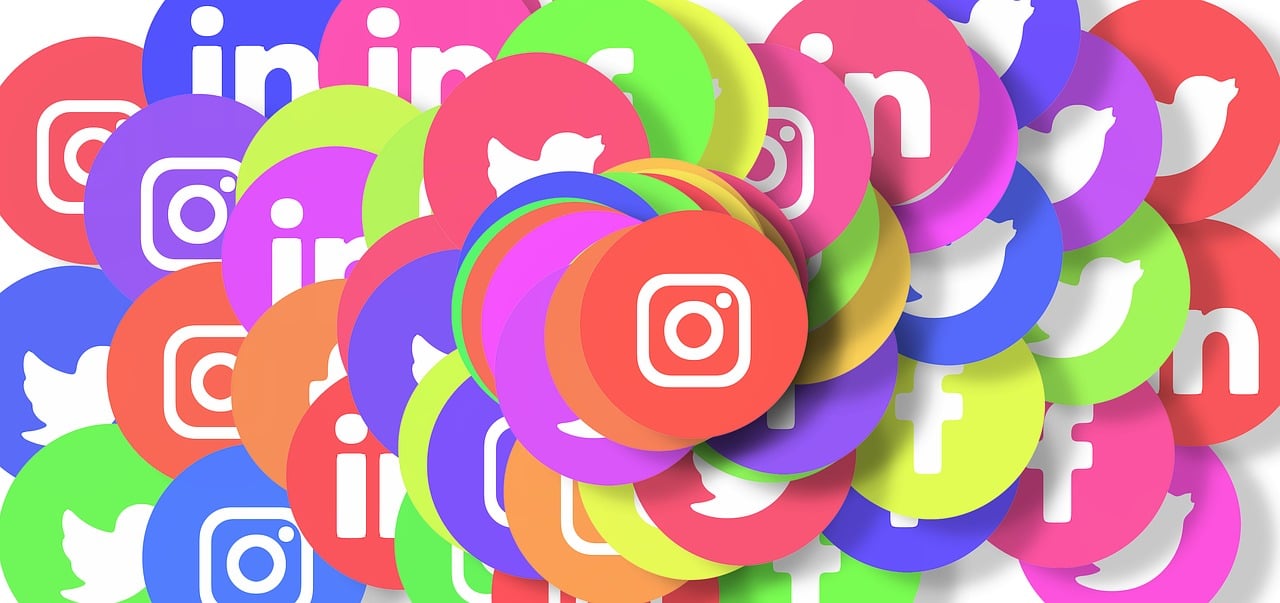 如何使用炫舞小灵通快速找到游戏好友，提升游戏体验？