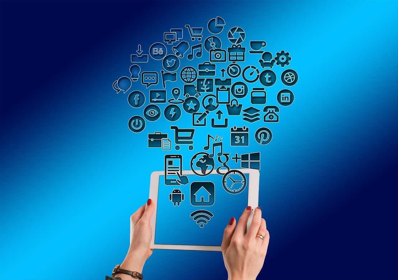 如何在Facebook上邀请好友玩游戏，提升社交互动？