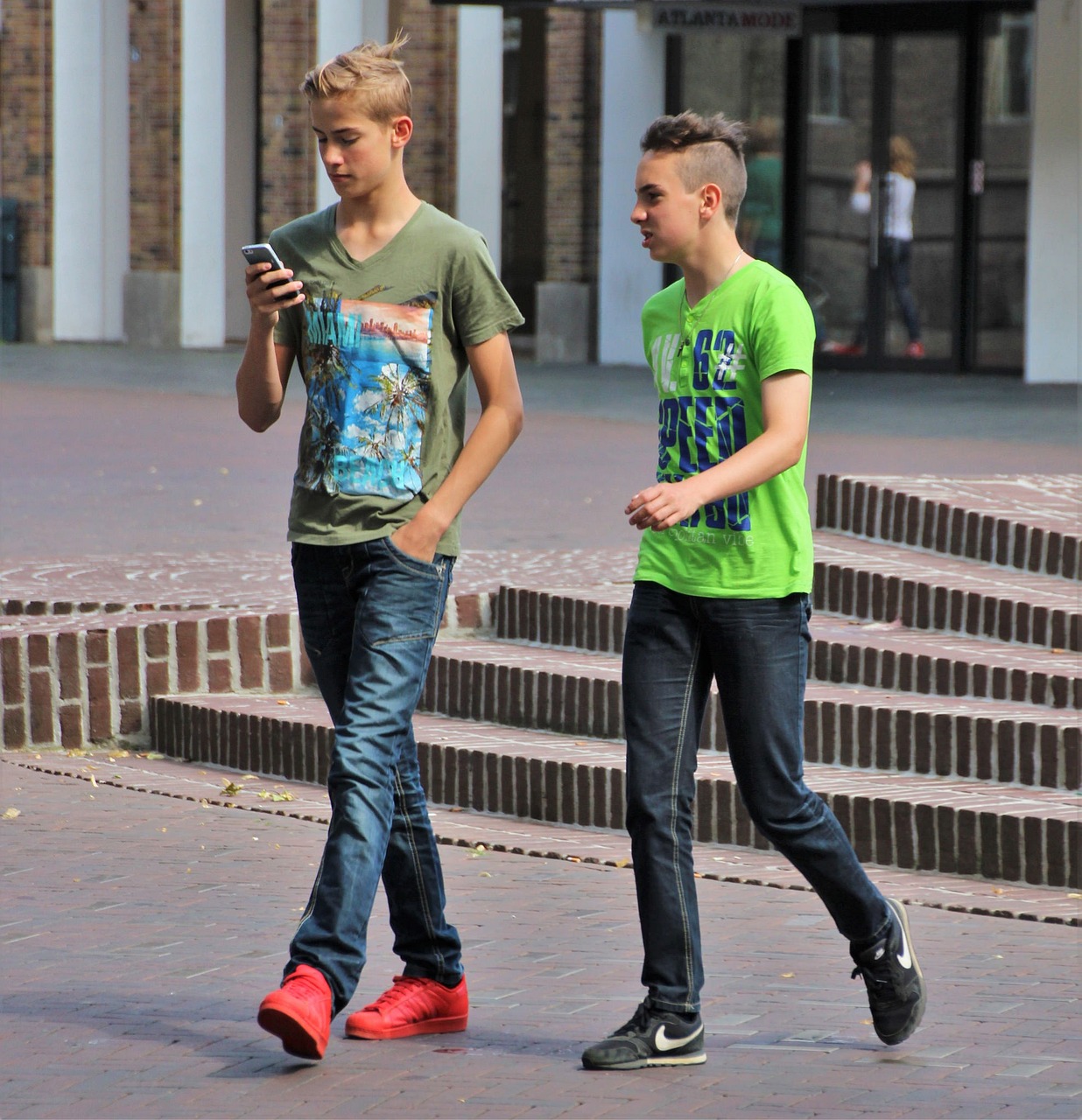 如何下载日常穿搭小游戏，提升时尚搭配技巧？