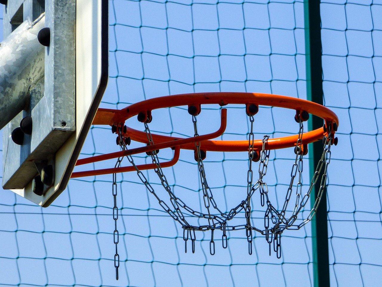 体育游戏跑道搭建指南，如何经济实惠又安全？