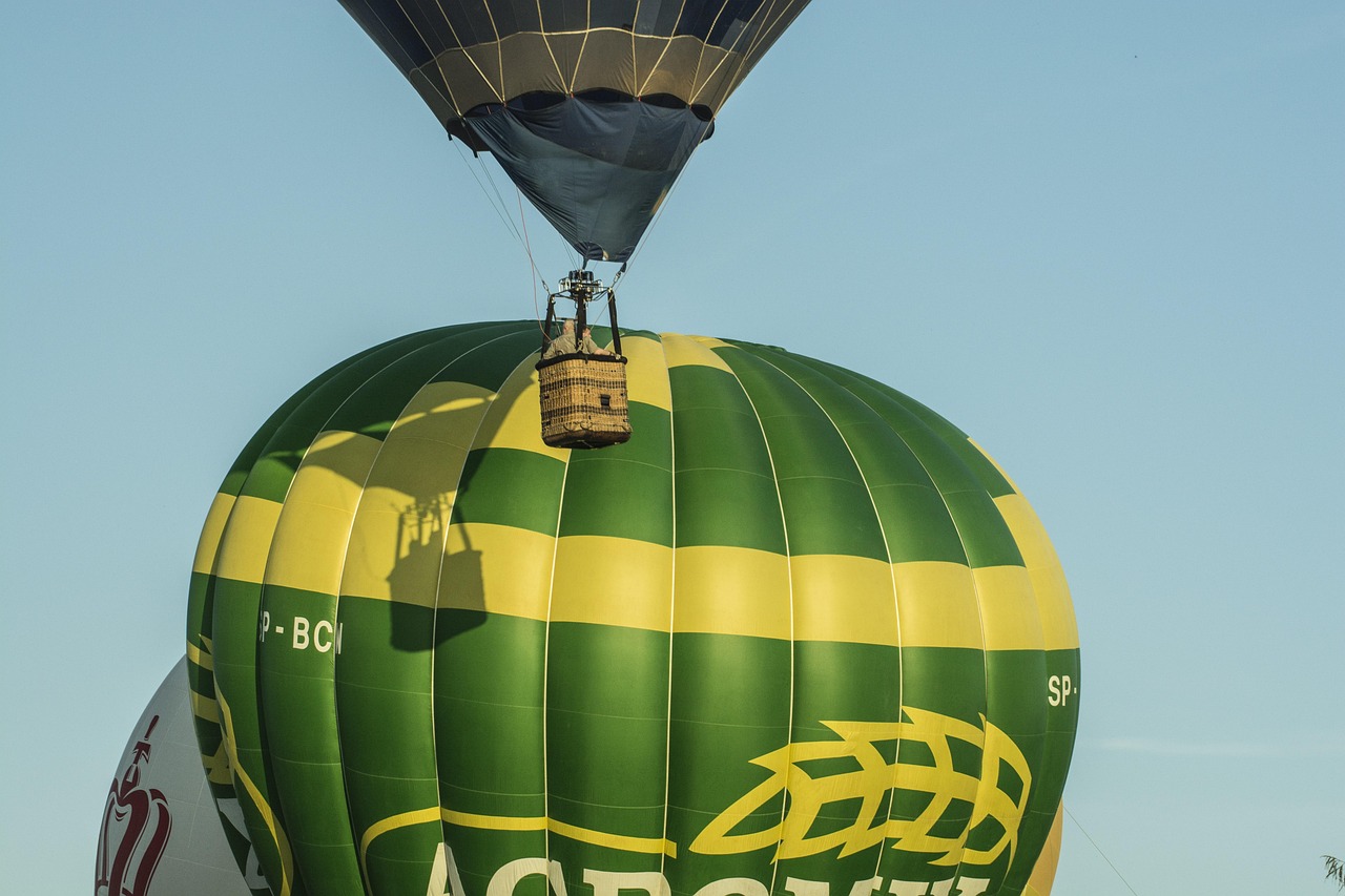 男女混搭挤爆气球游戏,如何组织?安全注意事项有哪些? 男女混搭挤爆气球游戏,如何组织?安全注意事项有哪些?